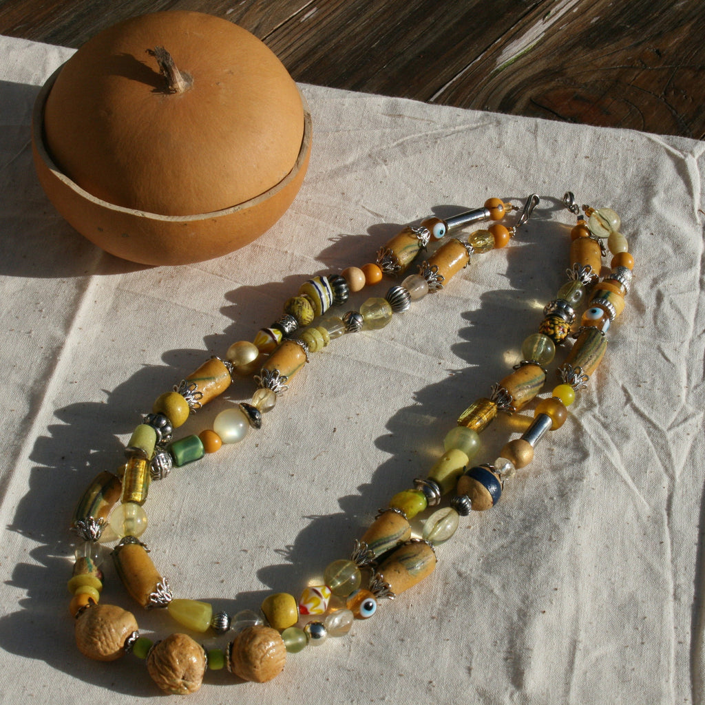 Collier perles en pâte de verre Krobo jaune - perlesafricainescie.com